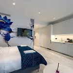 Towarowa Towers Residences Apartmán *