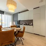 Towarowa Towers Residences 公寓 华沙