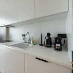 Towarowa Towers Residences Daire Varşova