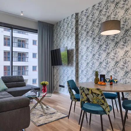 Towarowa Towers Residences 公寓 *