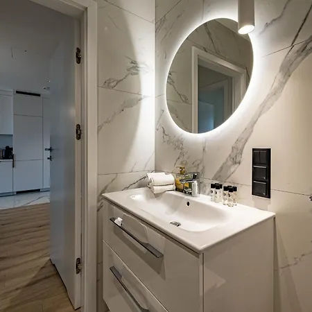 Towarowa Towers Residences *