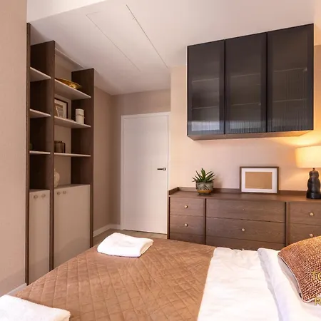 Towarowa Towers Residences アパート *