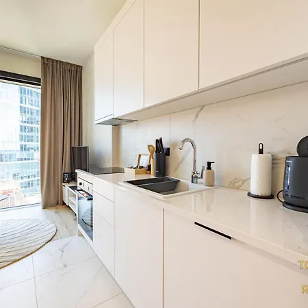 Towarowa Towers Residences דירה *