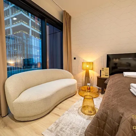 Towarowa Towers Residences דירה *